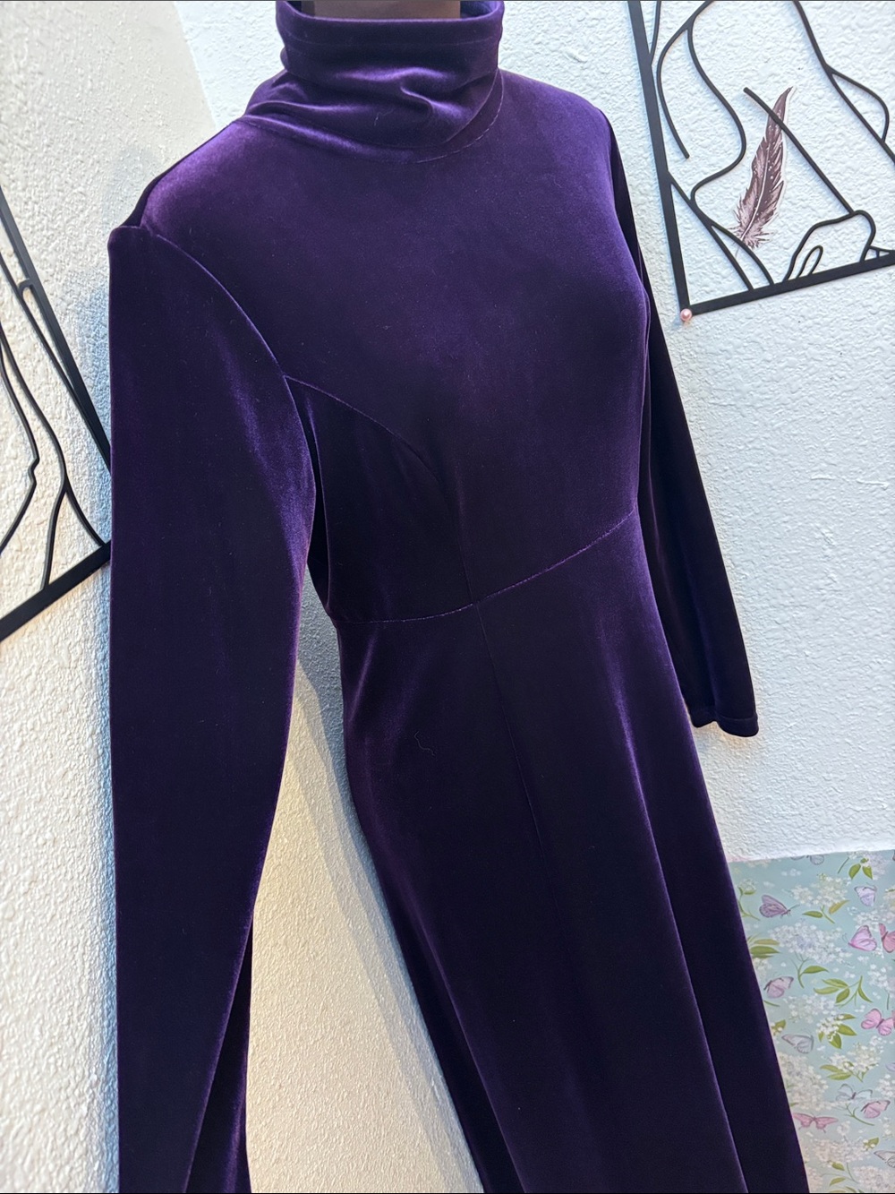 Vintage Moda Int’l deep purple velvet long sleeve mock neck maxi dress. Size M